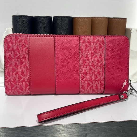 MICHAEL KORS Large Continental Studded Patchwork and Signature Logo Wallet Phone - Picture 5 of 16